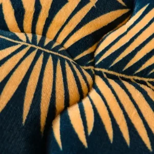 face avant d'une couverture doudou épaisse, chaude, douce et moelleuse