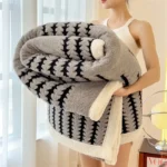 couverture épaisse en flanelle gris marron