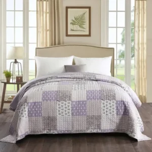 couvre lit matelassé artisanal et chaleureux violet et blanc