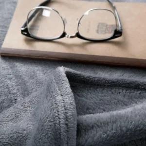 couverture de printemps et automne en flanelle, extra douce et confortable vu de près