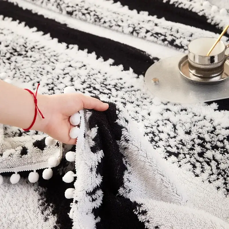 couverture en molleton de lait, flanelle jacquard avec franges bohème en gros plan